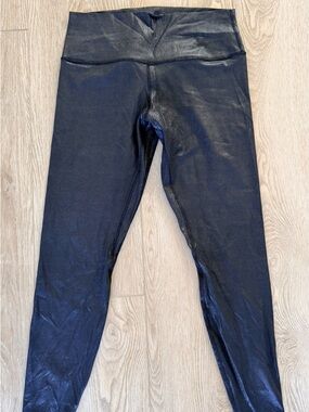 Lululemon Align Foil Metallic Black Ribbed 28” legging size 12